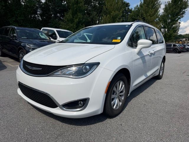 2017 Chrysler Pacifica Touring-L's photo