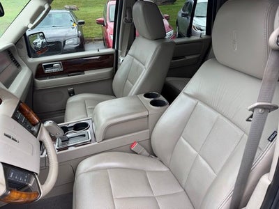 2014 Lincoln Navigator Base