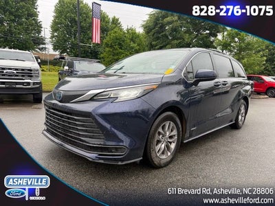 2021 Toyota Sienna LE 8 Passenger