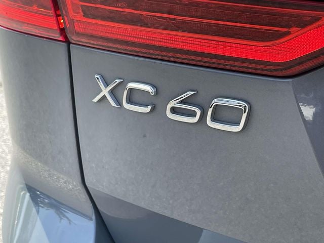 2023 Volvo XC60 B6 Ultimate Dark Theme