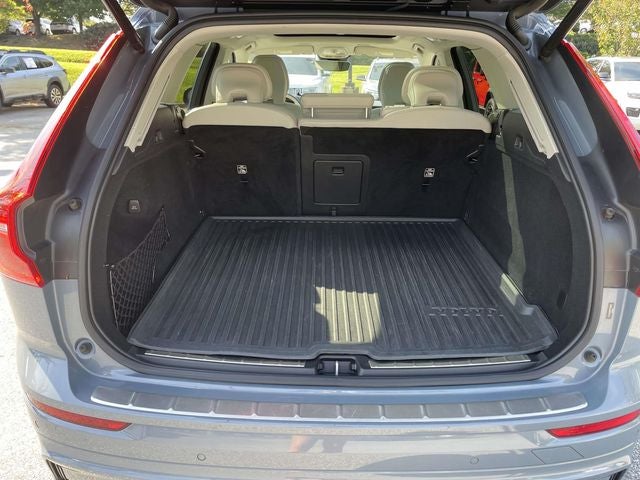 2023 Volvo XC60 B6 Ultimate Dark Theme