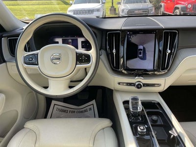 2023 Volvo XC60 B6 Ultimate Dark Theme