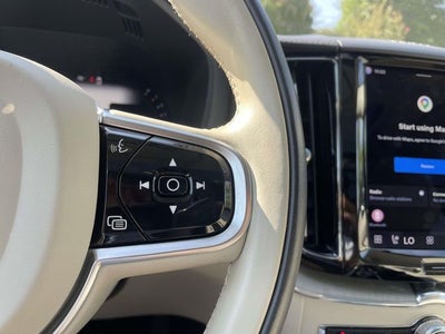 2023 Volvo XC60 B6 Ultimate Dark Theme