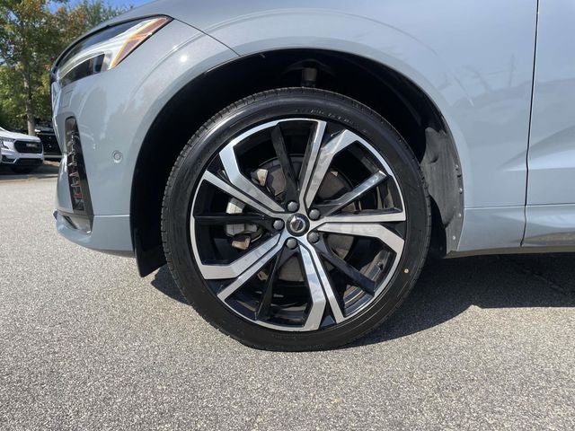 2023 Volvo XC60 B6 Ultimate Dark Theme