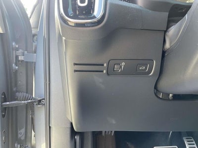 2021 Volvo XC40 R-Design