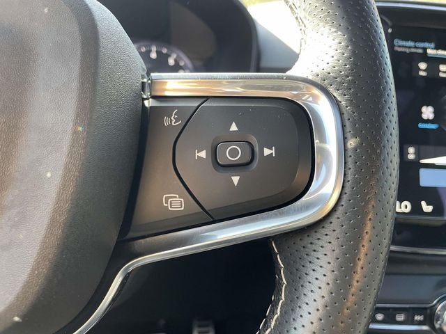 2021 Volvo XC40 R-Design